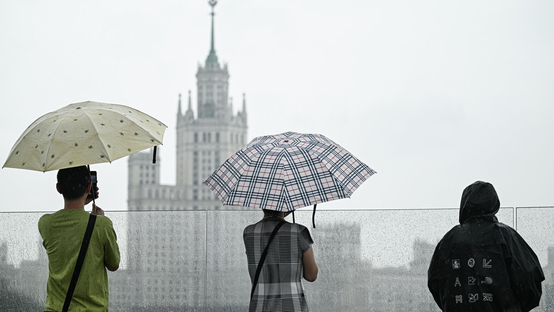 В понедельник москвичей ожидают дождь и гроза