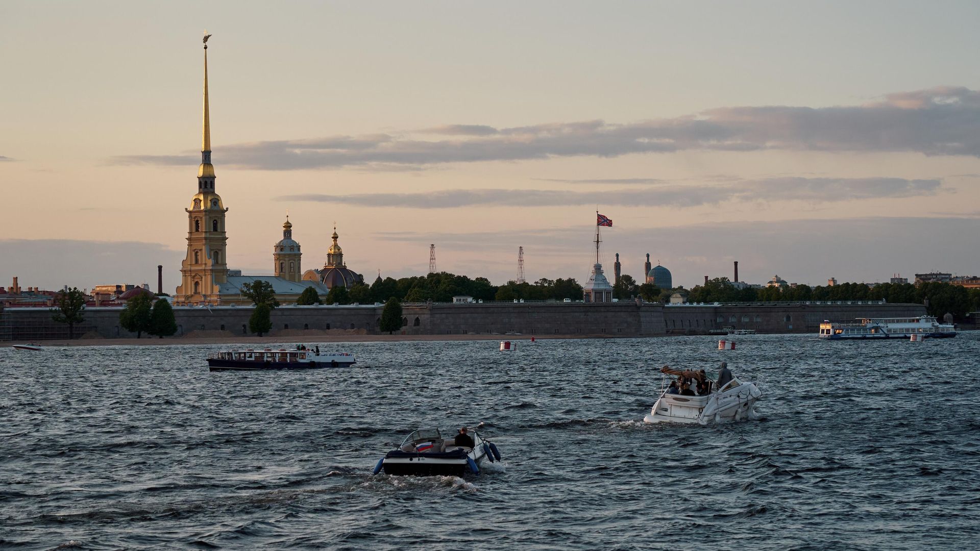 Угроза с воздуха в Петербурге устранена